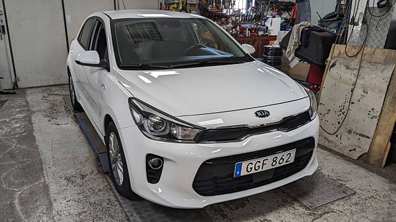 Kia Rio 2 of 5