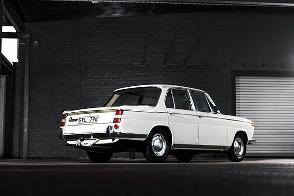 BMW 1800 3 of 5