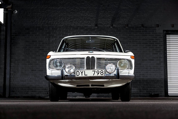BMW 1800 4 of 5