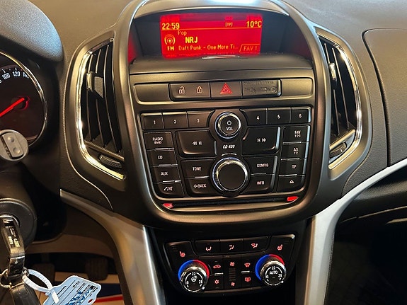 Opel Zafira Tourer 12 of 23