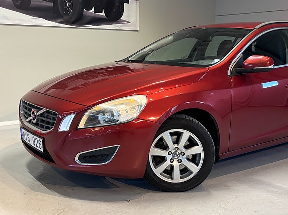 Volvo V60 2 of 14