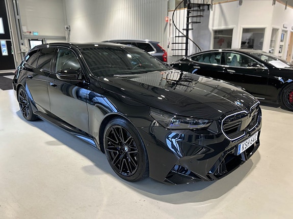 BMW M5 3 of 5