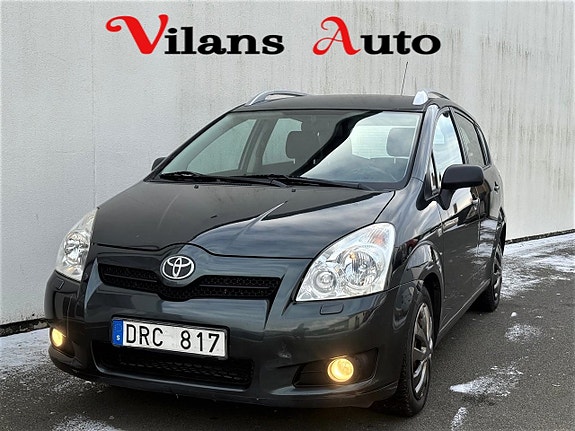 Toyota Corolla Verso 3 of 5