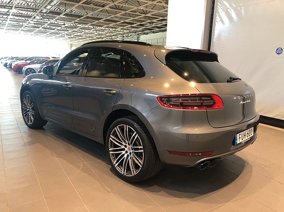Porsche Macan Turbo 5 of 5