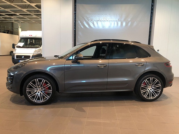 Porsche Macan Turbo 4 of 5