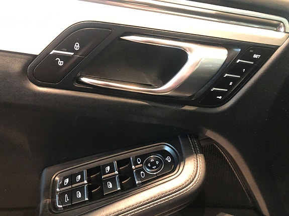 Porsche Macan Turbo 17 of 17