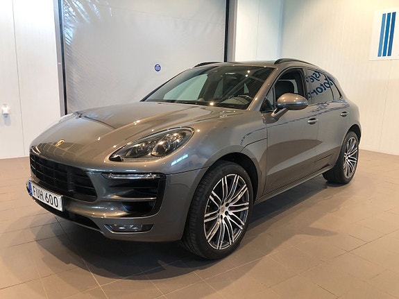 Porsche Macan Turbo 3 of 5