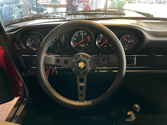 Porsche 911 T 9 of 15