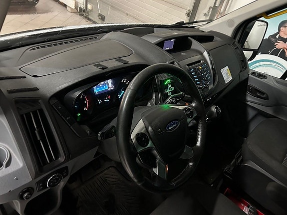 Ford Transit 10 of 17