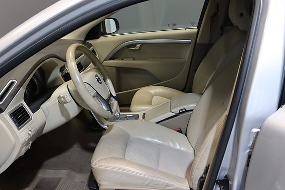 Volvo V70 16 of 25