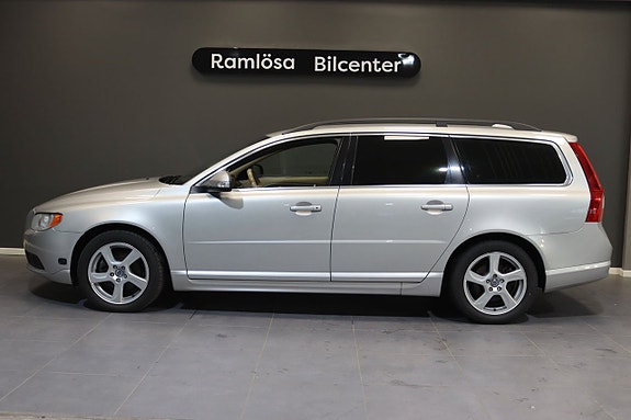 Volvo V70 2 of 25