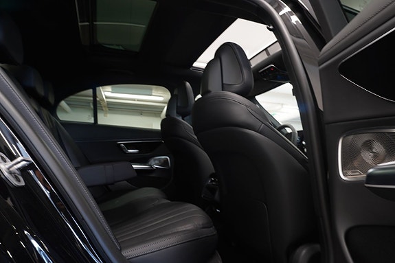 Mercedes-Benz E200 7 of 12
