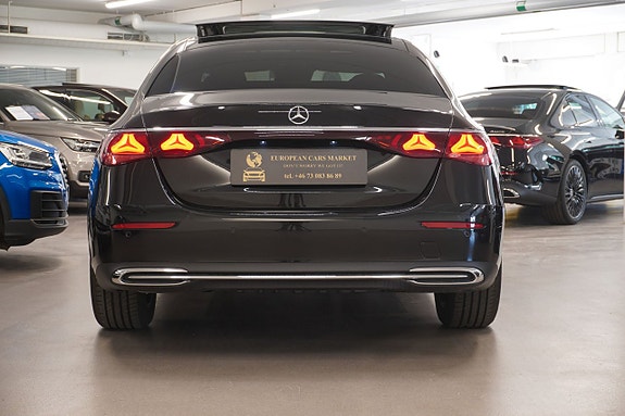 Mercedes-Benz E200 11 of 12