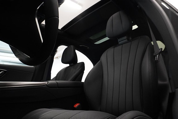 Mercedes-Benz E200 9 of 12