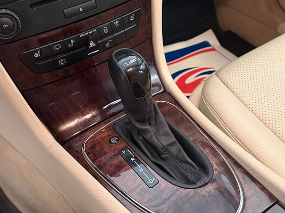 Mercedes-Benz E200 12 of 14