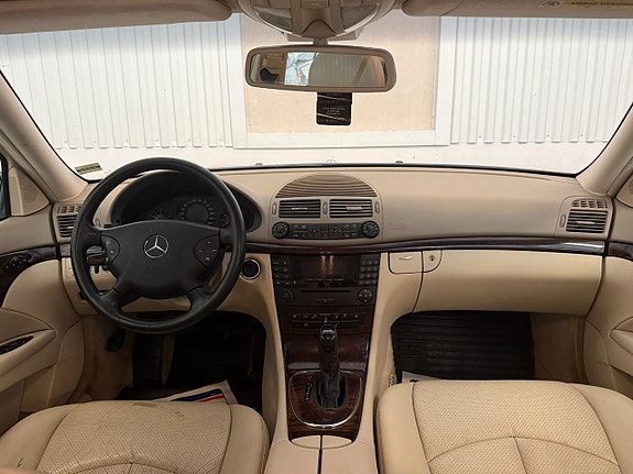 Mercedes-Benz E200 9 of 14