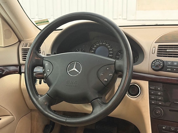 Mercedes-Benz E200 10 of 14