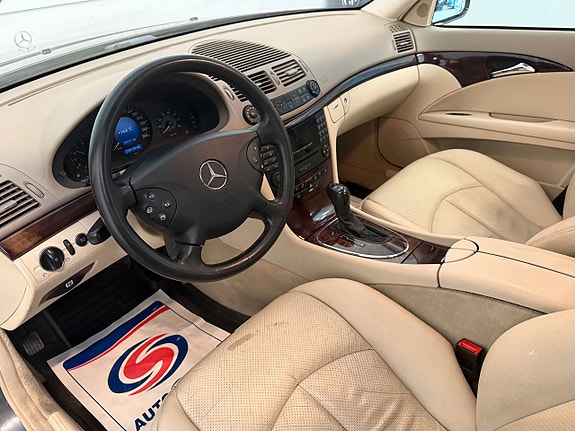 Mercedes-Benz E200 8 of 14