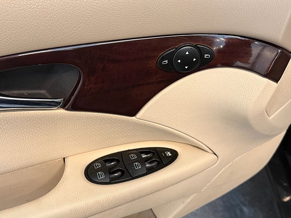 Mercedes-Benz E200 14 of 14