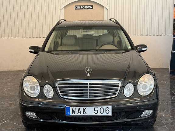 Mercedes-Benz E200 2 of 5