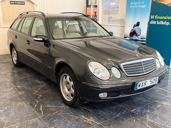 Mercedes-Benz E200 3 of 5