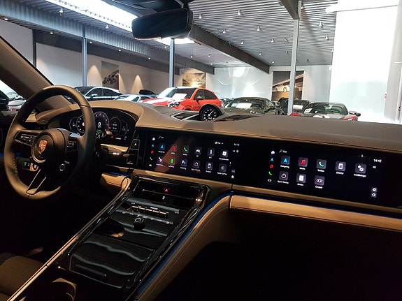 Porsche Panamera 4 11 of 11