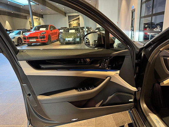 Porsche Panamera 4 8 of 11