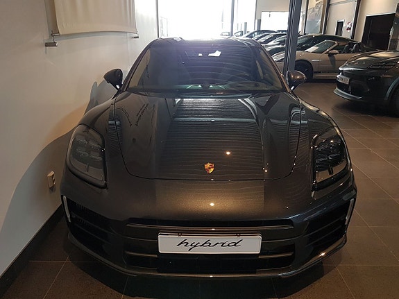 Porsche Panamera 4 3 of 5