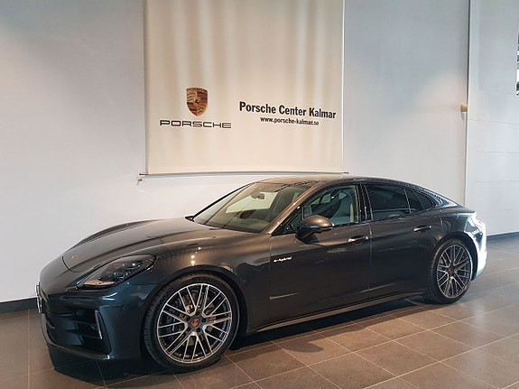 Porsche Panamera 4 2 of 5