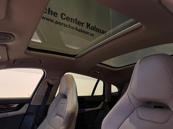Porsche Panamera 4 10 of 11
