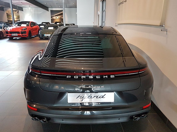 Porsche Panamera 4 5 of 5