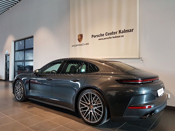 Porsche Panamera 4 4 of 5
