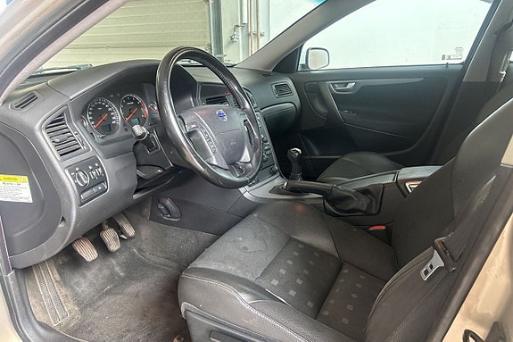 Volvo V70 11 of 19