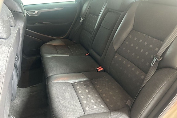 Volvo V70 16 of 19