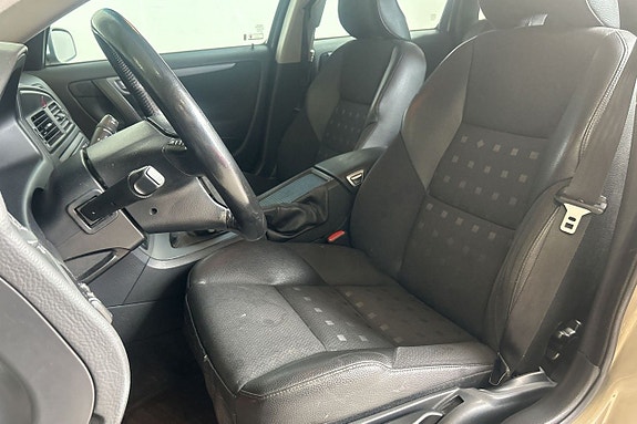 Volvo V70 12 of 19