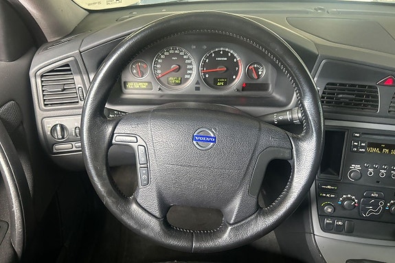 Volvo V70 13 of 19