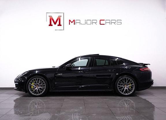Porsche Panamera 4 3 of 5
