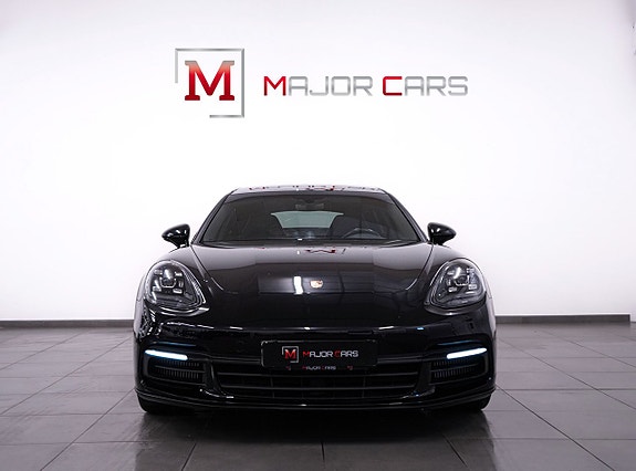 Porsche Panamera 4 2 of 5