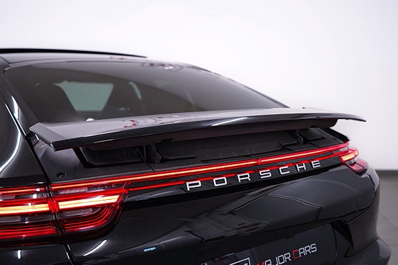 Porsche Panamera 4 5 of 5
