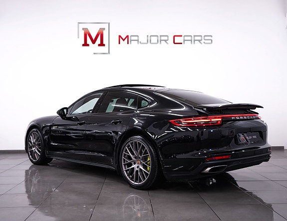 Porsche Panamera 4 4 of 5
