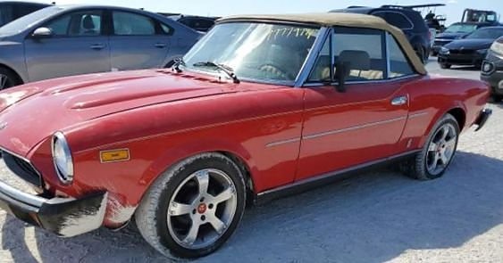 Fiat 124 Spider 3 of 5