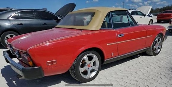 Fiat 124 Spider 4 of 5