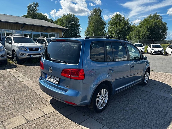 Volkswagen Touran 3 of 5