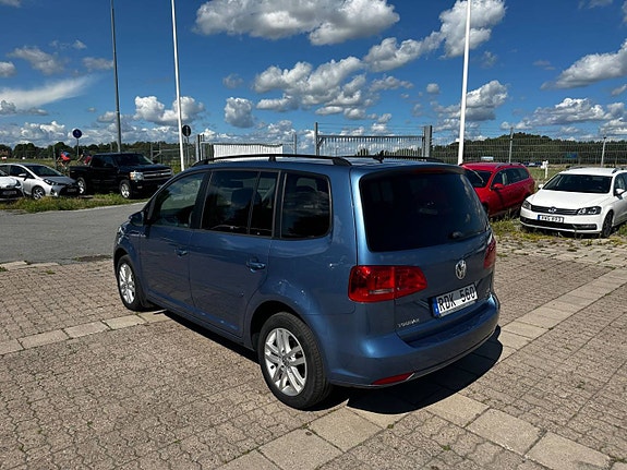 Volkswagen Touran 2 of 5