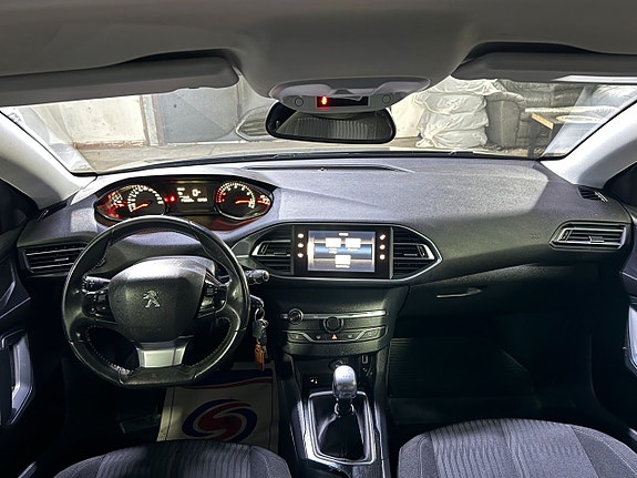 Peugeot 308 SW 11 of 17