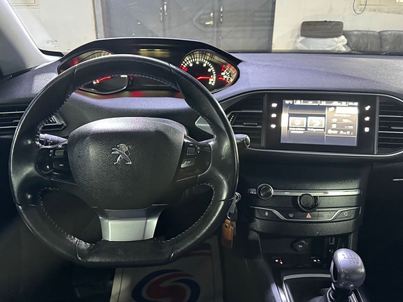 Peugeot 308 SW 12 of 17