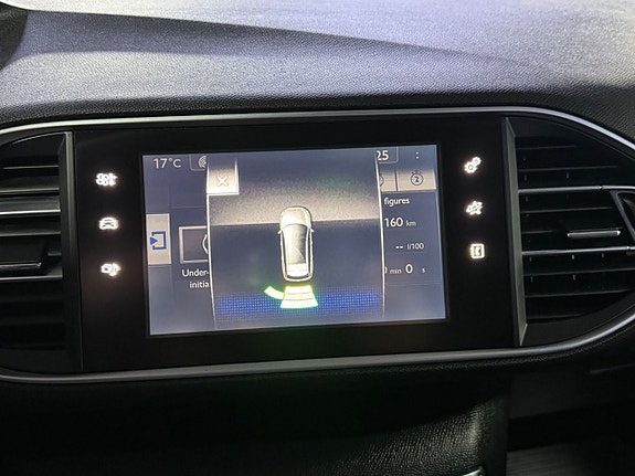 Peugeot 308 SW 15 of 17