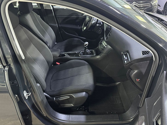 Peugeot 308 SW 7 of 17