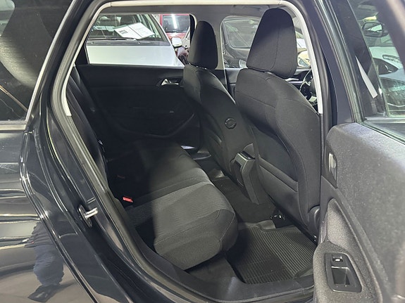 Peugeot 308 SW 9 of 17