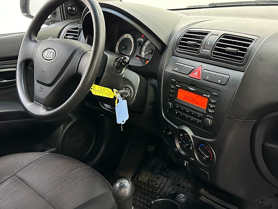 Kia Picanto 2 of 12